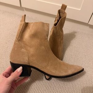 Chic Tan Heeled Ankle Boots